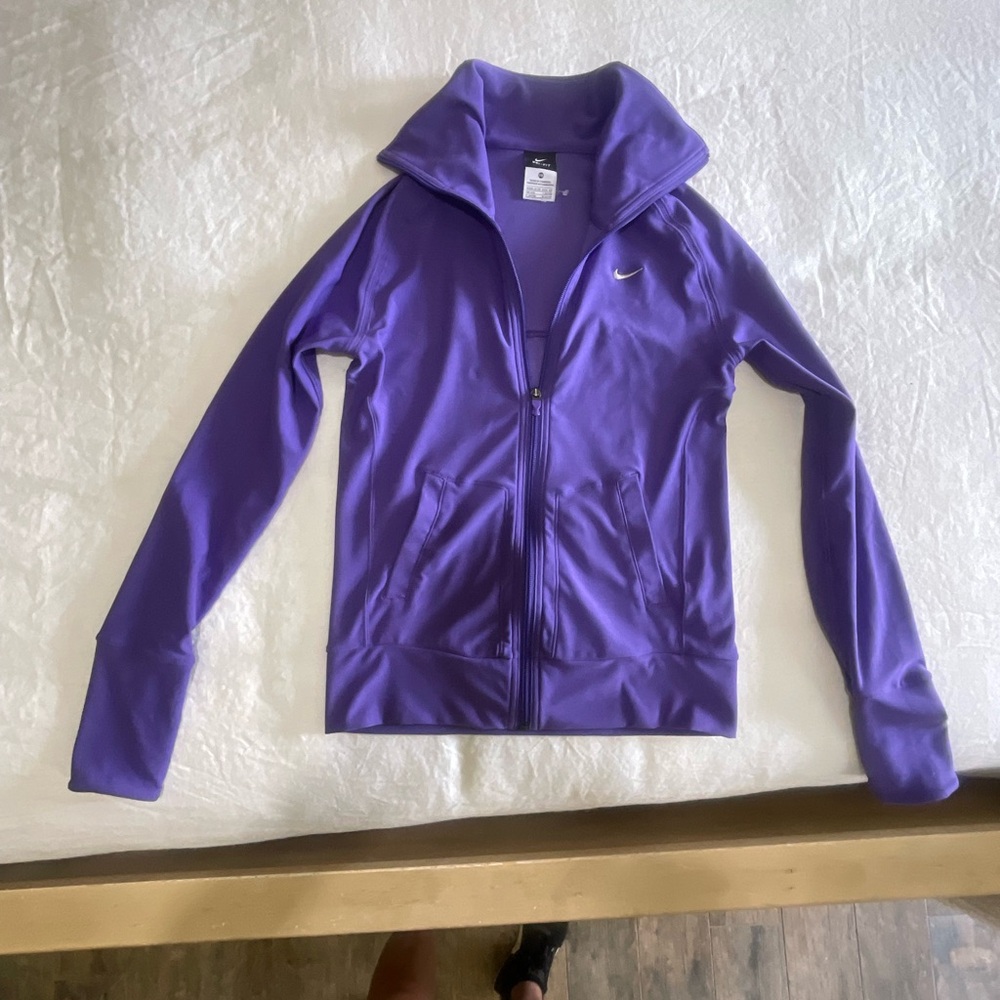 Nike Purple Athletic Jacket with High Collar and Fitted Silhouette